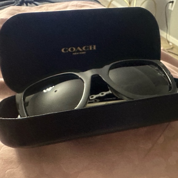 Coach sunglasses black, very good conditions no scratches - Picture 2 of 5